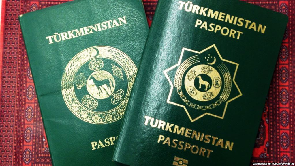 В Туркменистане планируют сократить срок действия заграничного паспорта до 1 года