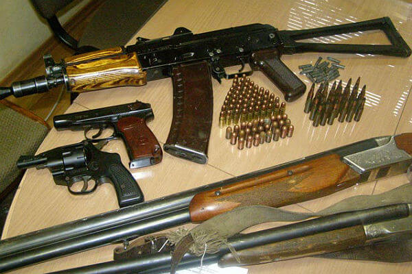 ФСБ обнаружила в гаражном комплексе в Иванове тайник с оружием и гранатой  