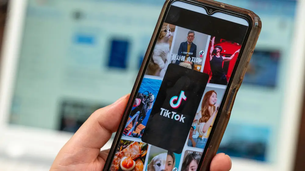 Депутат Мажилиса Казахстана сделал заявление о вредном влиянии TikTok на детей, сравнив соцсеть с атомной бомбой