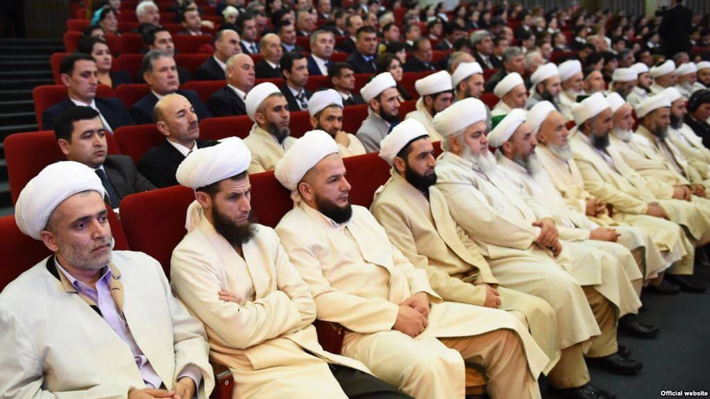 Таджикистан: отстранением имамов дело не закончится