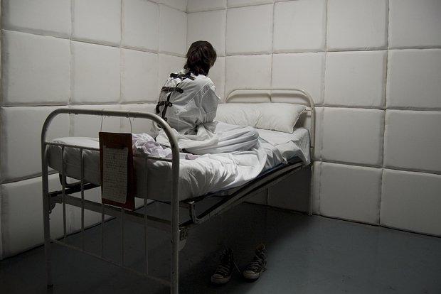 В Германии 14-летнюю исламистку изолируют в охраняемом контейнере. Около 50 психиатрических лечебниц отказались принимать ее
